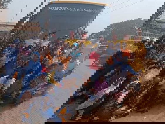 Met de streekbus lijn 6 naar Gambia