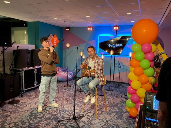 Live op het Volgspot Podium: Watergun - Remo Forrer