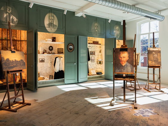 Koningin Máxima opent Van Gogh Village Museum in Nuenen