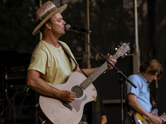 Niels Geusebroek over zijn nieuwe single 'Grow Young' en zijn Coldplaytour