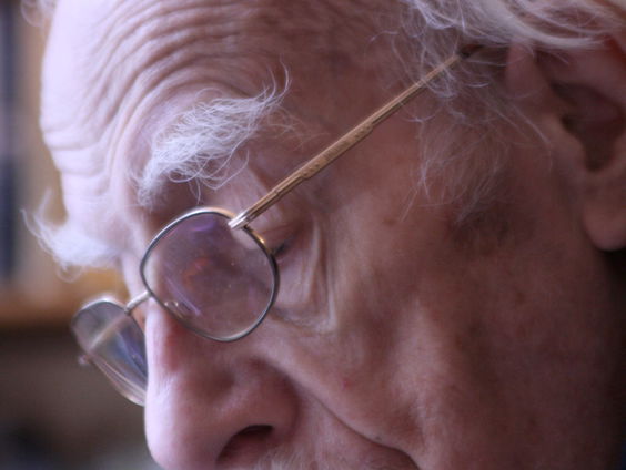 Reportage over de presentatie van het driedelige boek In wind en vuur van theoloog, dichter Willem Barnard