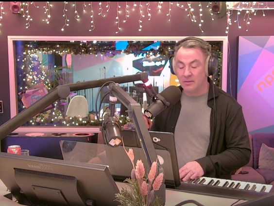 Hans Jansen LIVE tijdens kerst bij Thuis op 5!