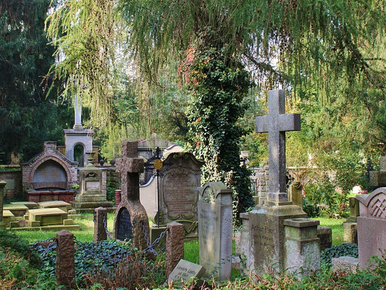 Willem Hovinga verstuurde 170.000 mails met foto's van grafstenen