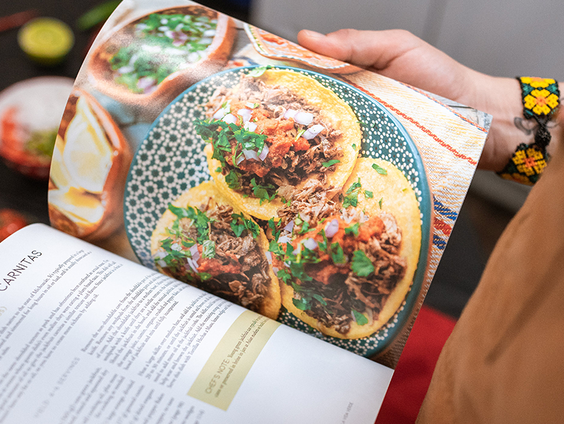 Guus heeft het druk in de Kookboekenweek