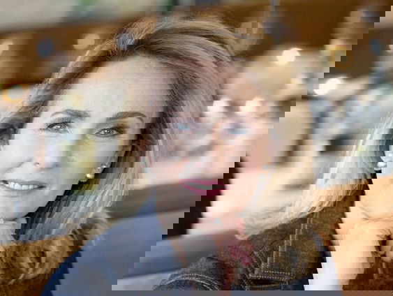 Aaltje van Zweden heeft het boek 'Waar Ben Je Thuis geschreven