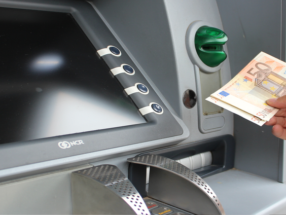 7km rijden voor een pinautomaat