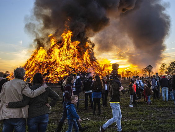 Paasvuren: wie brandt er z'n vingers nog aan?