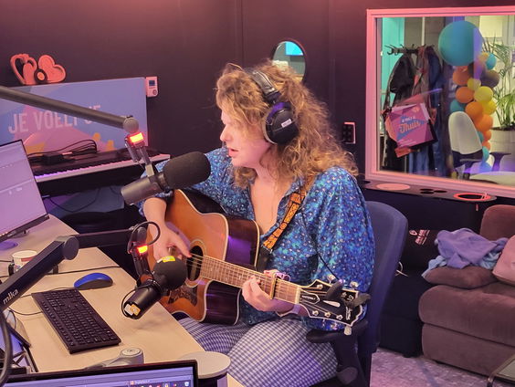 Kiki Schippers zingt Nieuwevoet, live in Volgspot