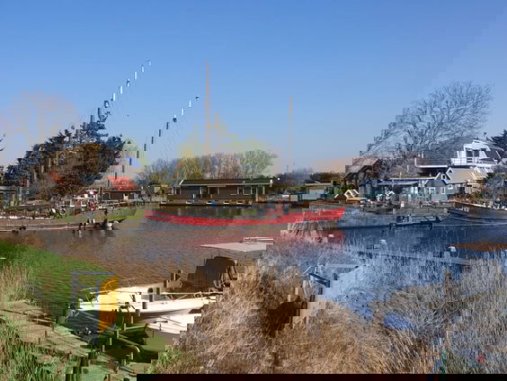 Trotse Wieringers knappen eeuwoude postboot op