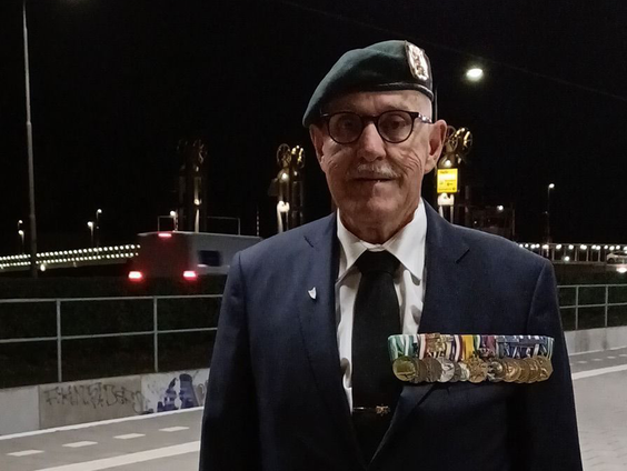 Daan Janse staat als erewacht klaar op Prinsjesdag