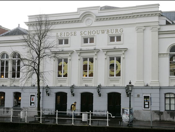 Met een theaterbuddy naar de Leidse Schouwburg
