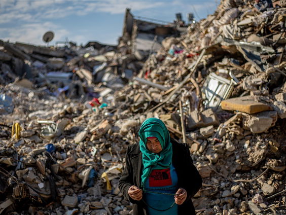 De Rotterdamse huisarts Shakib Sana is in Turkije om noodhulp te bieden