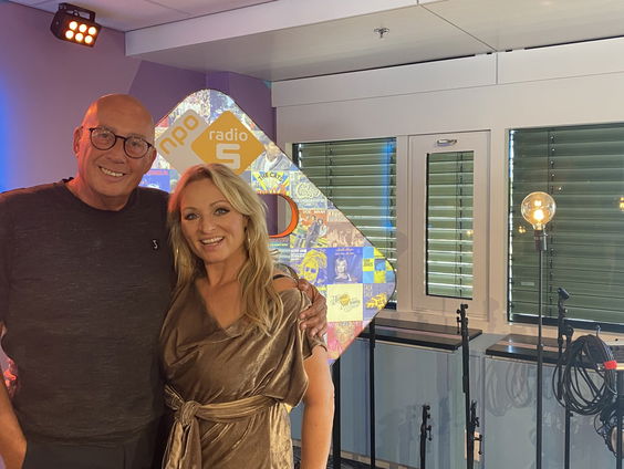 Desray over haar comeback en haar nieuwe soloalbum 'Dreams of Magic'!