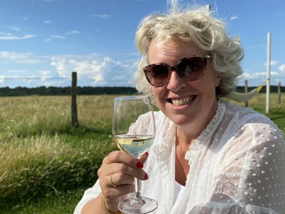 Marleen Brekelmans lanceert nieuwe serie provinciegidsen