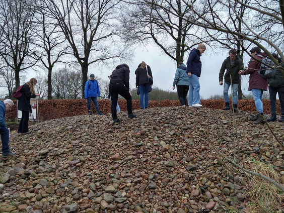5000 jaar oude bijl gevonden bij Hunebedcentrum in Borger