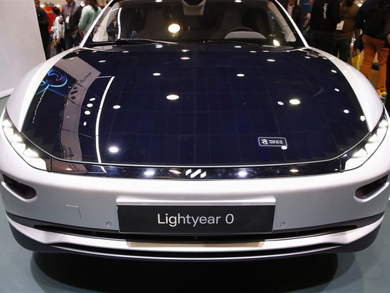 Nederlands bedrijf in zonne-auto's krijgt mega-order