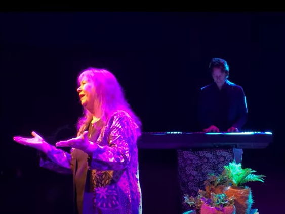 Wieteke van Dort over haar lied Weerzien en haar nieuwe filmrol in Verliefd op Bali