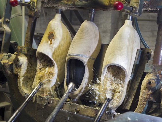 Zeelands laatste klompenmakerij zoekt een opvolger