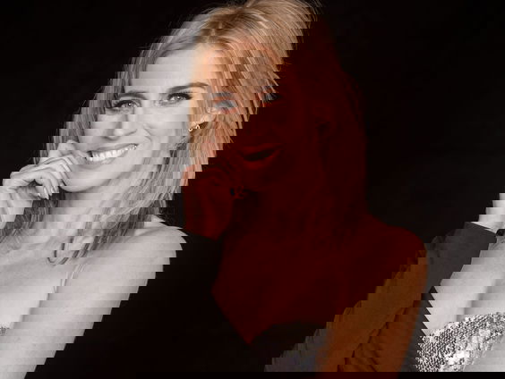 Elske DeWall leeft op door deelname aan Amazing Grace!