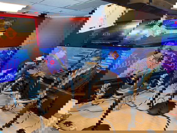 Lieneke Prüszner heeft een unieke verzameling van koffiemelkcupdekseltjes