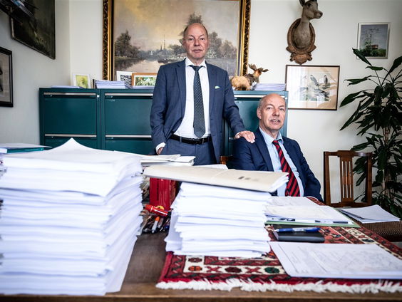 Wim en Hans Anker veilen inboedel voor goed doel