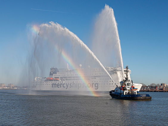 Global Mercy meert aan in Rotterdam