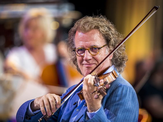 André Rieu over zijn kerstconcerten in Maastricht!