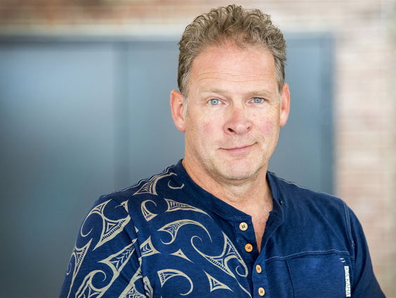 Erik van Muiswinkel staat samen met zijn dochter in een Kerstmusical!