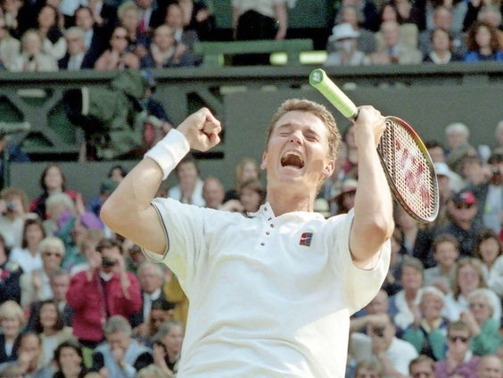 Henk Koster neemt na 45 jaar afscheid als huisfotograaf van de Nederlandse Tennisbond!