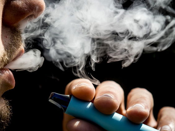 De e-sigaret moet lelijker worden