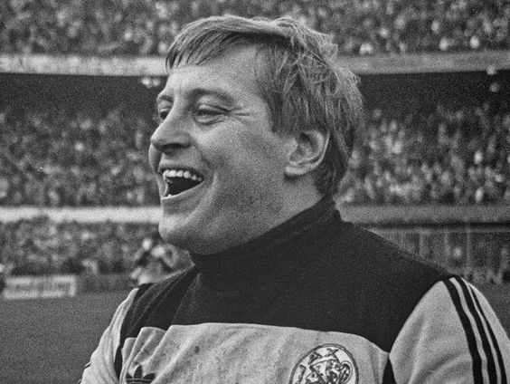 De Beer van de Meer samen met een circusbeer op het podium