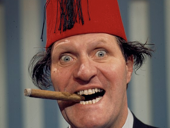 1984 - Tommy Cooper op 64-jarige leeftijd overleden