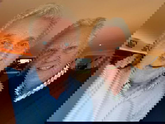 André van Duin opent Stembus Evergreen Top 1000