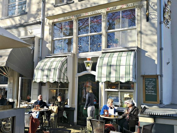 Verrassende lokale specialiteiten in “Het grote Nederlandse smakenboek”