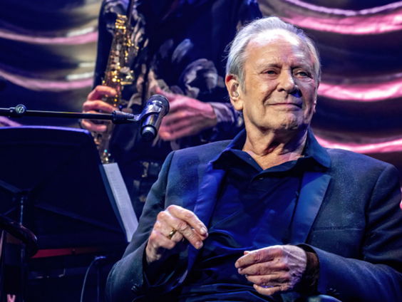 Jet de Nijs keek gisteravond samen met Rob en hun zoon Julius naar het afscheidsconcert