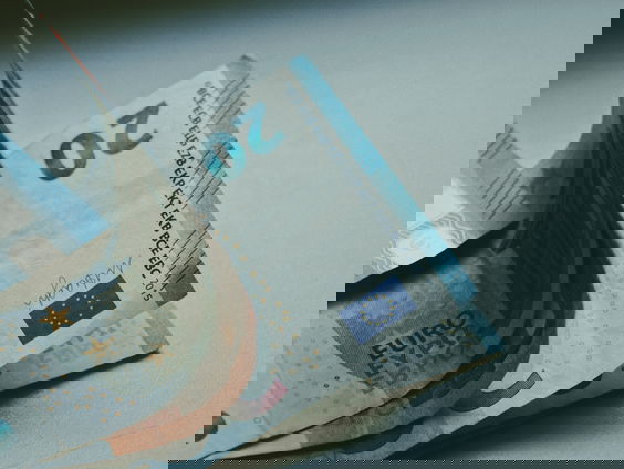 Karin Radstaak van het Nibud geeft handige tips hoe om te gaan met de inflatie!