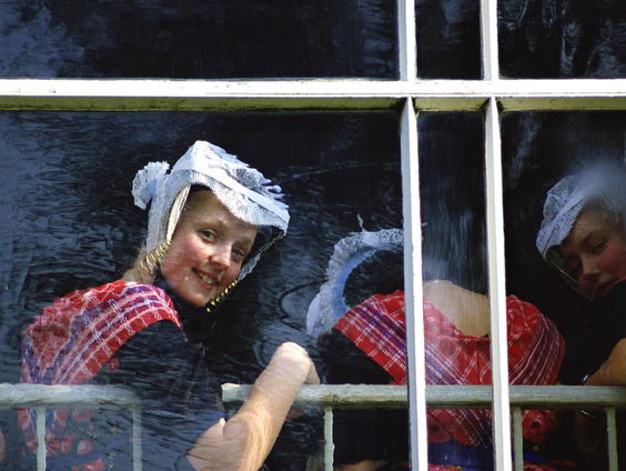 De foto's van Henk van der Leeden van het Staphorst in de jaren 80 zijn nu in het Museum Staphorst te zien!