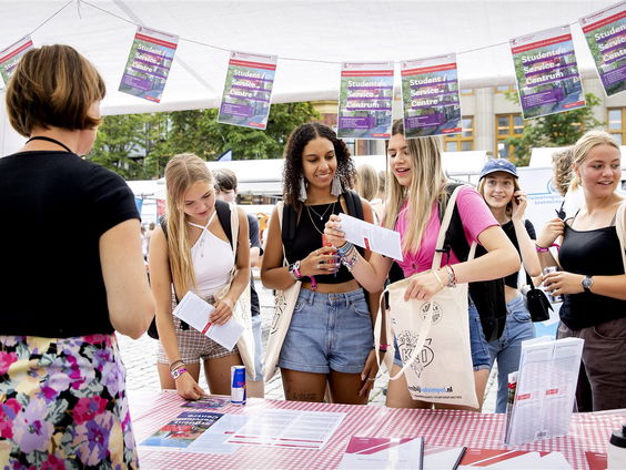 Een niet-vegetariër bij een veganisten-studentenvereniging, hoe dan?