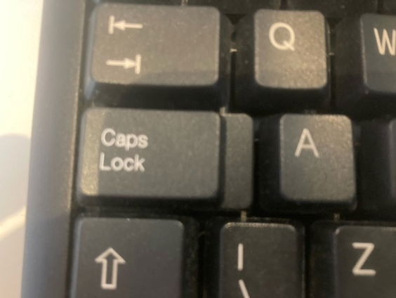 HOERA HET IS CAPSLOCKDAG!!!!!