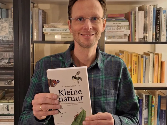 Renze Borkent uit Almere schrijft boek over beestjes in zijn eigen achtertuin