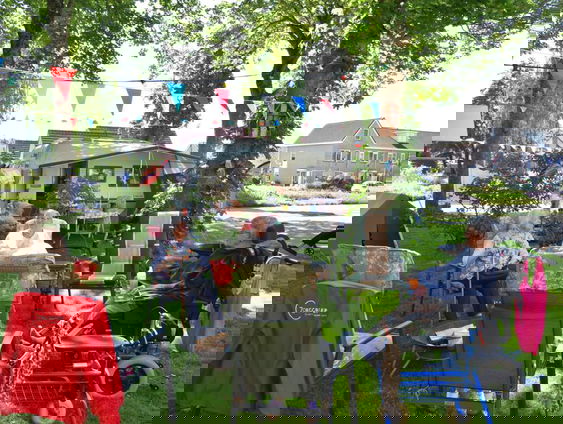 Kamperen voor de deur van het verzorgingstehuis