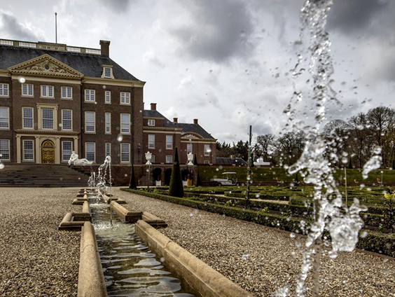 Paleis het Loo gaat weer open en conservator Paul Rem is er klaar voor