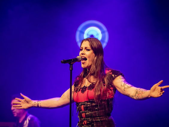 De nieuwe single 'Fire' van Floor Jansen is uit!