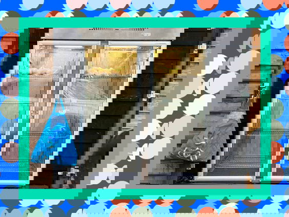 Kan ik iets voor je doen? De deelkoelkast van Farid El-Khassim