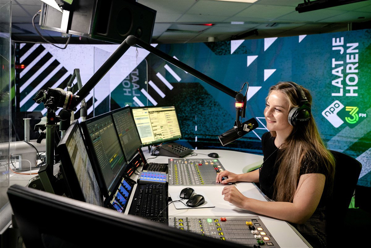 jorien-renkema-in-de-studio-te-gast-om-te-praten-over-3fm-serious