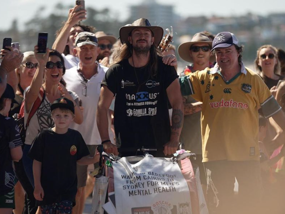 Anton Nootenboom wandelt op blote voeten van Los Angeles naar New York