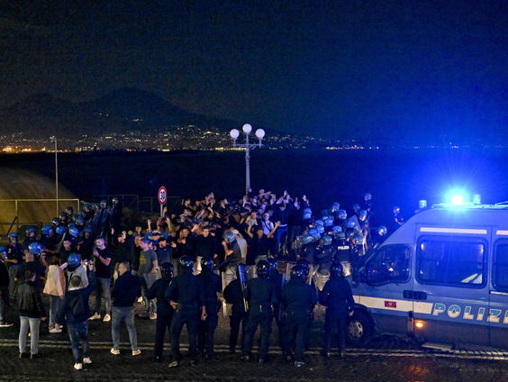 Ajax-supporter Lars van Eijden over de gespannen sfeer in Napels