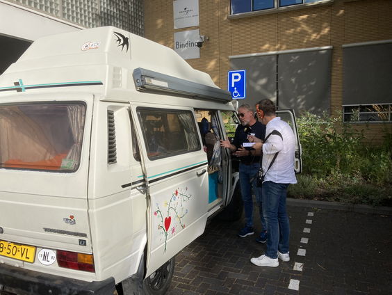 Eindelijk zien we de T3-camper van VakantieVerslaggever Roel in het echt!