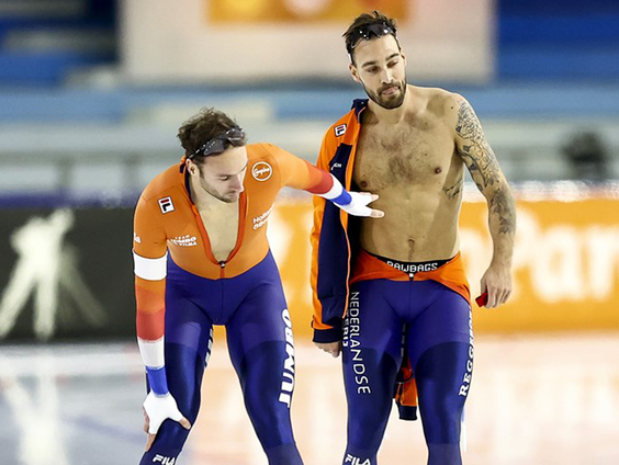 Schaatst Kjeld Nuis naakt?