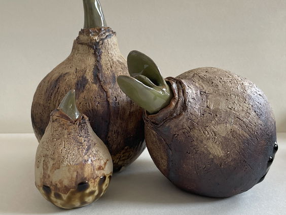 Esther Annaars maakt urnen op maat